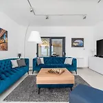 Seaview Nautique, A 3-bedroom With A 32 Sqm Heated Private Pool And A Whirlpool Βίλα Jesenice (Split-Dalmatia)