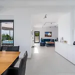Βίλα Seaview Nautique, A 3-bedroom With A 32 Sqm Heated Private Pool And A Whirlpool