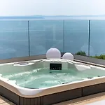 Seaview Nautique, A 3-bedroom With A 32 Sqm Heated Private Pool And A Whirlpool * Jesenice (Split-Dalmatia)