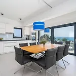 Seaview Nautique, A 3-bedroom With A 32 Sqm Heated Private Pool And A Whirlpool Βίλα Jesenice (Split-Dalmatia)