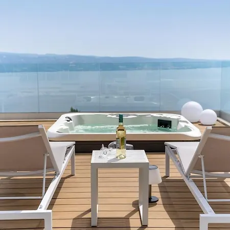 Seaview Nautique, A 3-bedroom With A 32 Sqm Heated Private Pool And A Whirlpool Villa