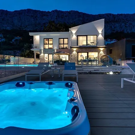 Villa Seaview Nautique, A 3-bedroom With A 32 Sqm Heated Private Pool And A Whirlpool