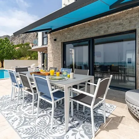 Seaview Nautique, A 3-bedroom With A 32 Sqm Heated Private Pool And A Whirlpool
