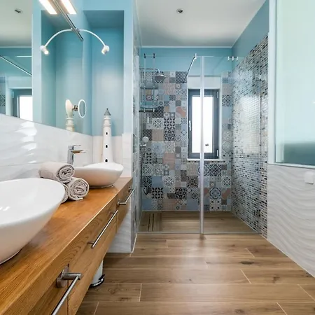 Seaview Nautique, A 3-bedroom With A 32 Sqm Heated Private Pool And A Whirlpool Villa *