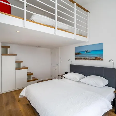 New! Seaview Nautique, A 3-bedroom With A 32 Sqm Heated Private Pool And A Whirlpool Jesenice (Split-Dalmatia)