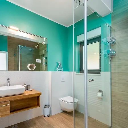 Seaview Nautique, A 3-bedroom With A 32 Sqm Heated Private Pool And A Whirlpool * Jesenice (Split-Dalmatia)