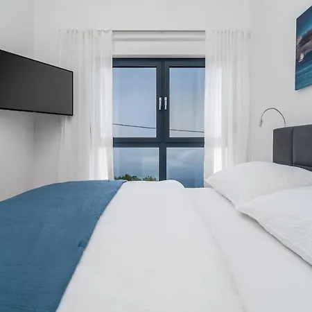 Seaview Nautique, A 3-bedroom With A 32 Sqm Heated Private Pool And A Whirlpool * Jesenice (Split-Dalmatia)