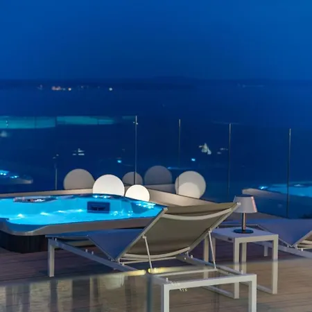 Villa Seaview Nautique, A 3-bedroom With A 32 Sqm Heated Private Pool And A Whirlpool