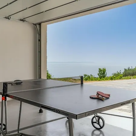 Seaview Nautique, A 3-bedroom With A 32 Sqm Heated Private Pool And A Whirlpool Villa