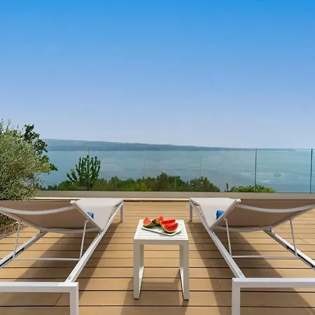 Seaview Nautique, A 3-bedroom With A 32 Sqm Heated Private Pool And A Whirlpool